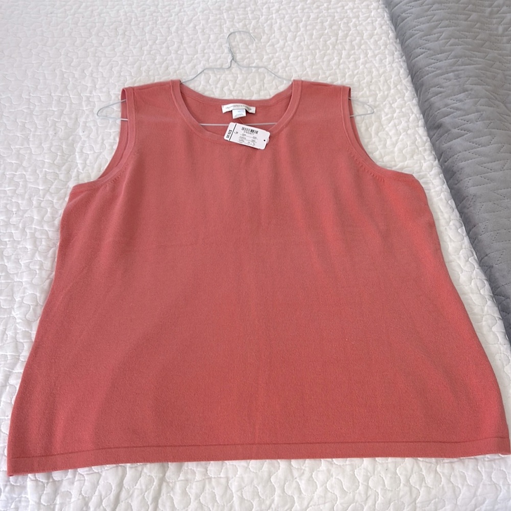Sleeveless sweater top